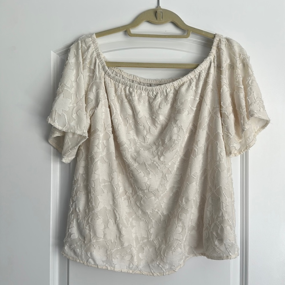 Banana Republic off white short sleeve blouse medium